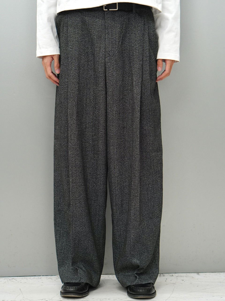 東京店WEB限定受注制【Chikashitsu +】wool double tuck slacks (2color)