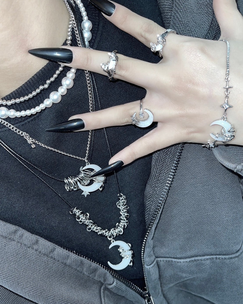 受注制【nmtc +】moon pendant pearl layered necklace