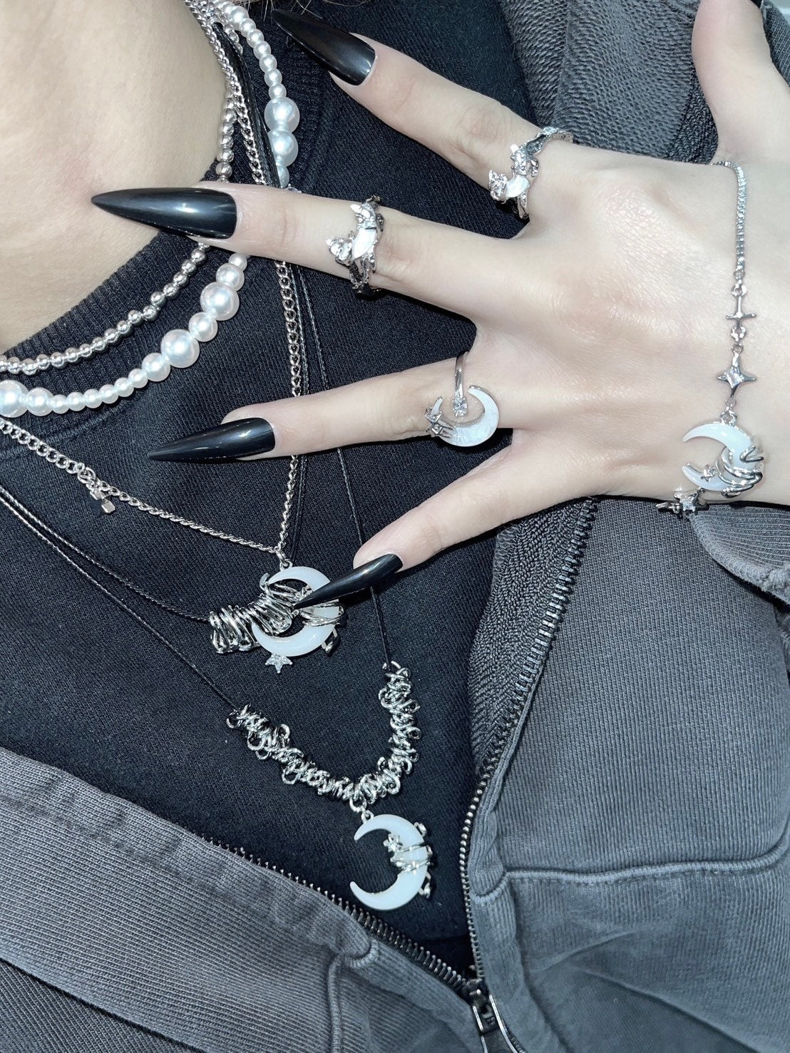 受注制【nmtc +】moon pendant pearl layered necklace