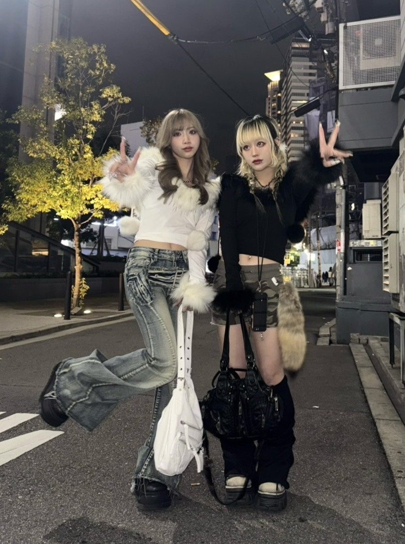 受注制【Never mind the XU】v neck crop fur hoodie (2color)