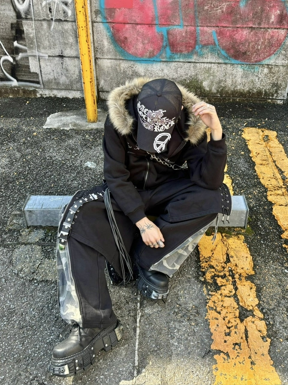 受注制【Never mind the XU】rhinestone cross cap (2color)