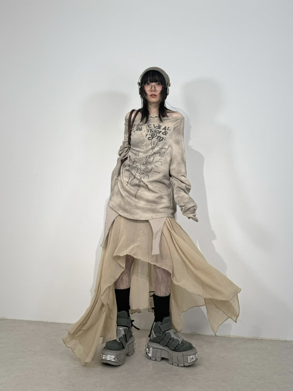 国際配送【Nerd out XU】asymmetry sheer long skirt (2color)