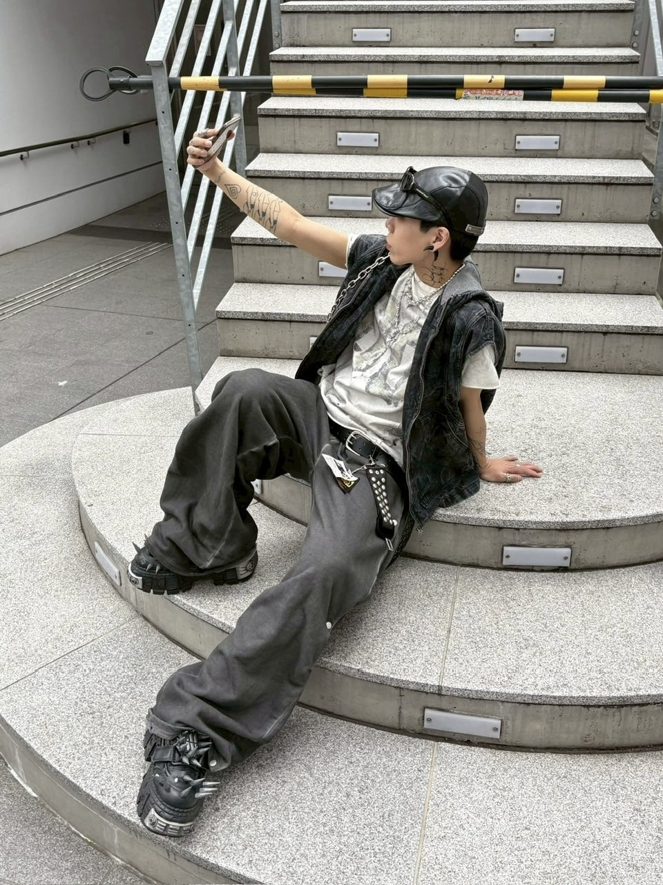 受注制【Never mind the XU】denim hood vest