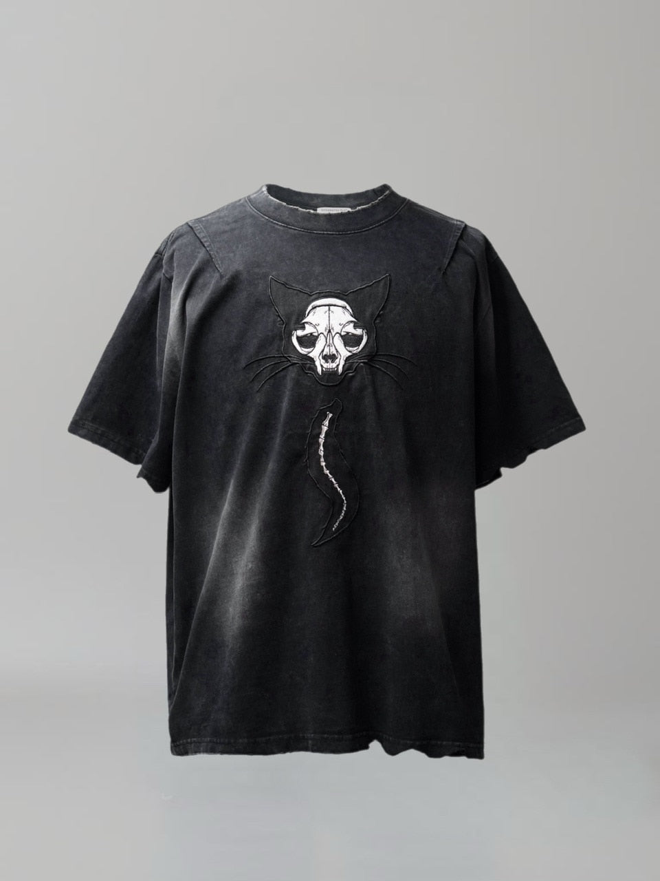 【CHIKASHITSU PLUS HIGH】Destroy skull cat T-shirt (black)