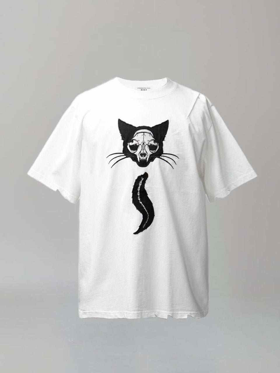 【CHIKASHITSU PLUS HIGH】Destroy skull cat T-shirt (white)
