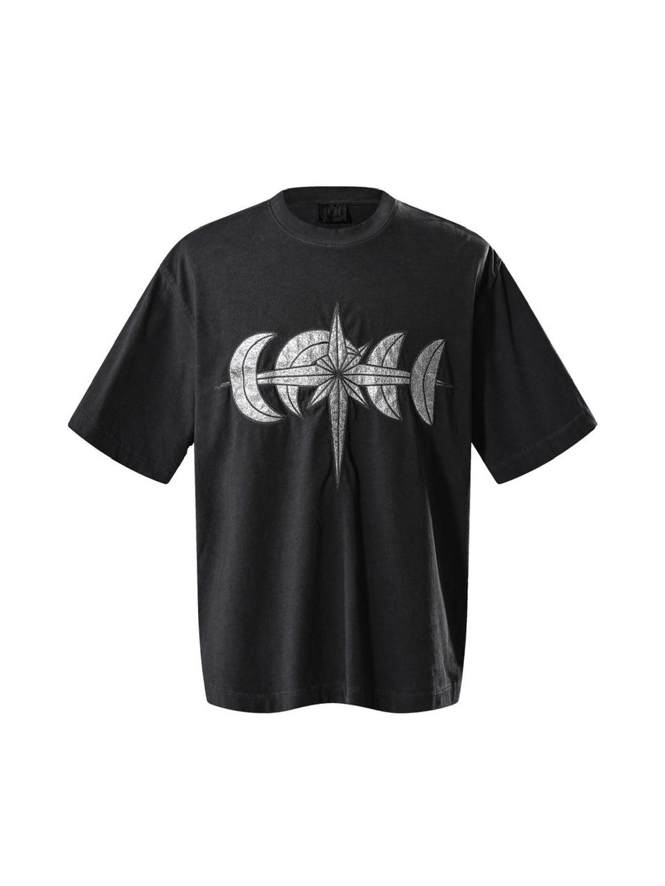 【The Boy Has No Patience】LUMINOUS NIGHT LEATHER PATCH TEE / 【ザボーイハズノーペーシェンス】レザーパッチロゴ半袖Tシャツ