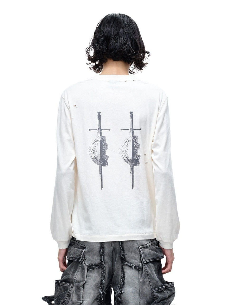 【The Boy Has No Patience】LUMINOUS DAWN SWORD & SHIELD TEE / 【ザボーイハズノーペーシェンス】ソードデザイングラフィックロゴダメージ長袖Tシャツ