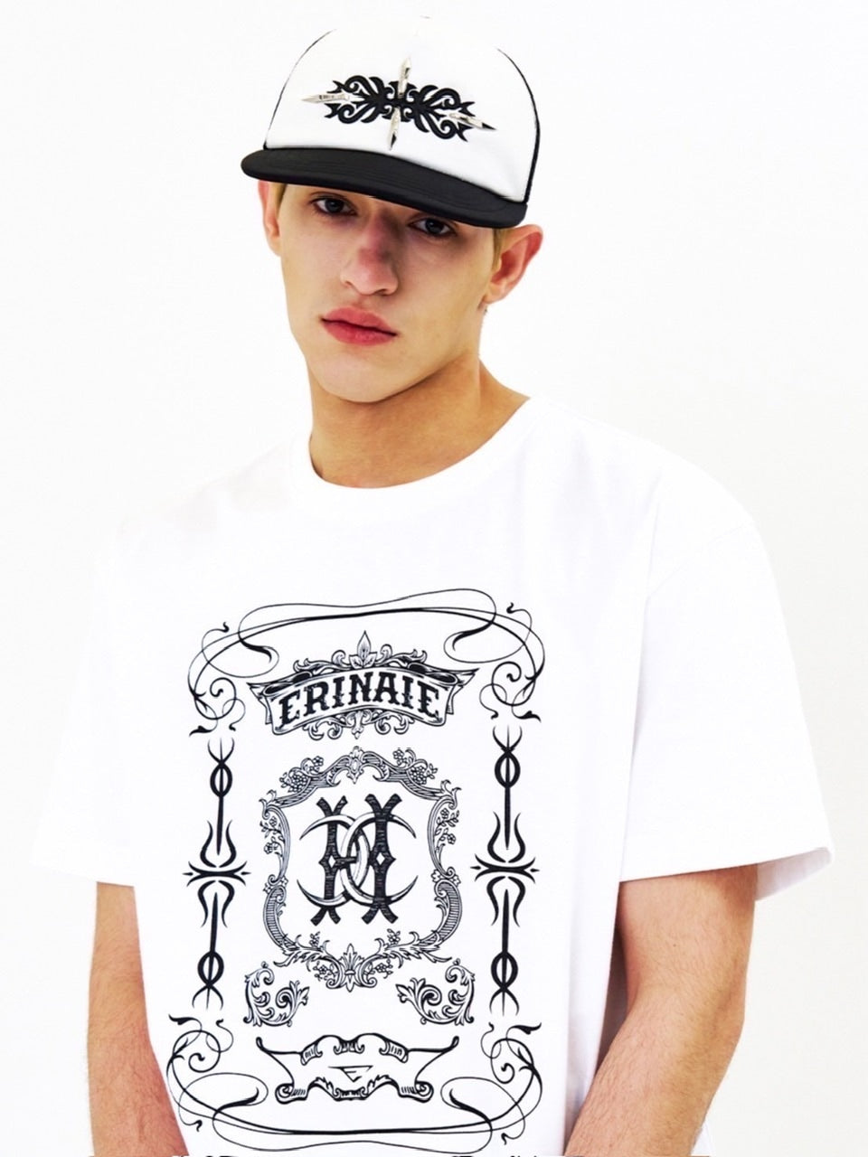 【E RIN AI E】MOON SHORT SLEEVE TEE