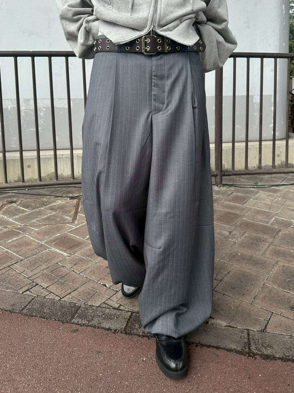 受注制【Chikashitsu +】draw cord stripe wide slacks / 【チカシツプラス】ドローコードストライプワイドスラックス (2color)