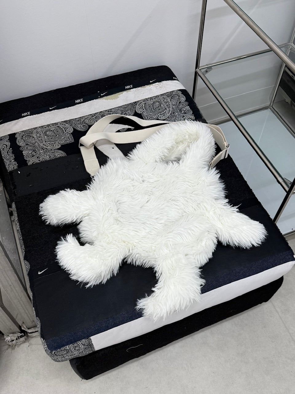 国際配送【Nerd out XU】arm and legs fur bag / 【ナードアウトエックスユー】アームアンドレッグファーバッグ