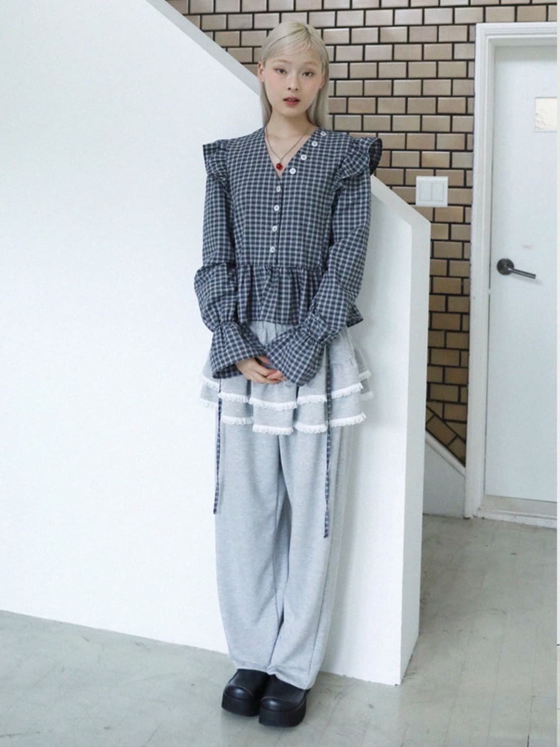 12/21 20:00 再販【Uglyshadow】BUTTON CHECK FRILL BLOUSE
