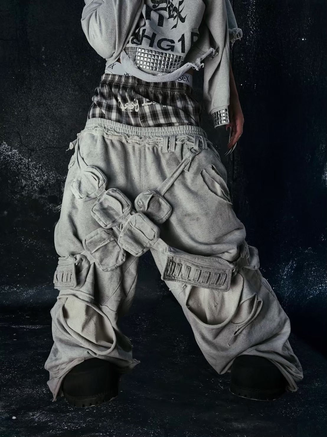 【Cozy world Wide】"BBY TECHBOI" MULTI POCKET SWEATPANTS / 【コージーワールドワイド】ポケットベルとダメージハーフパンツ