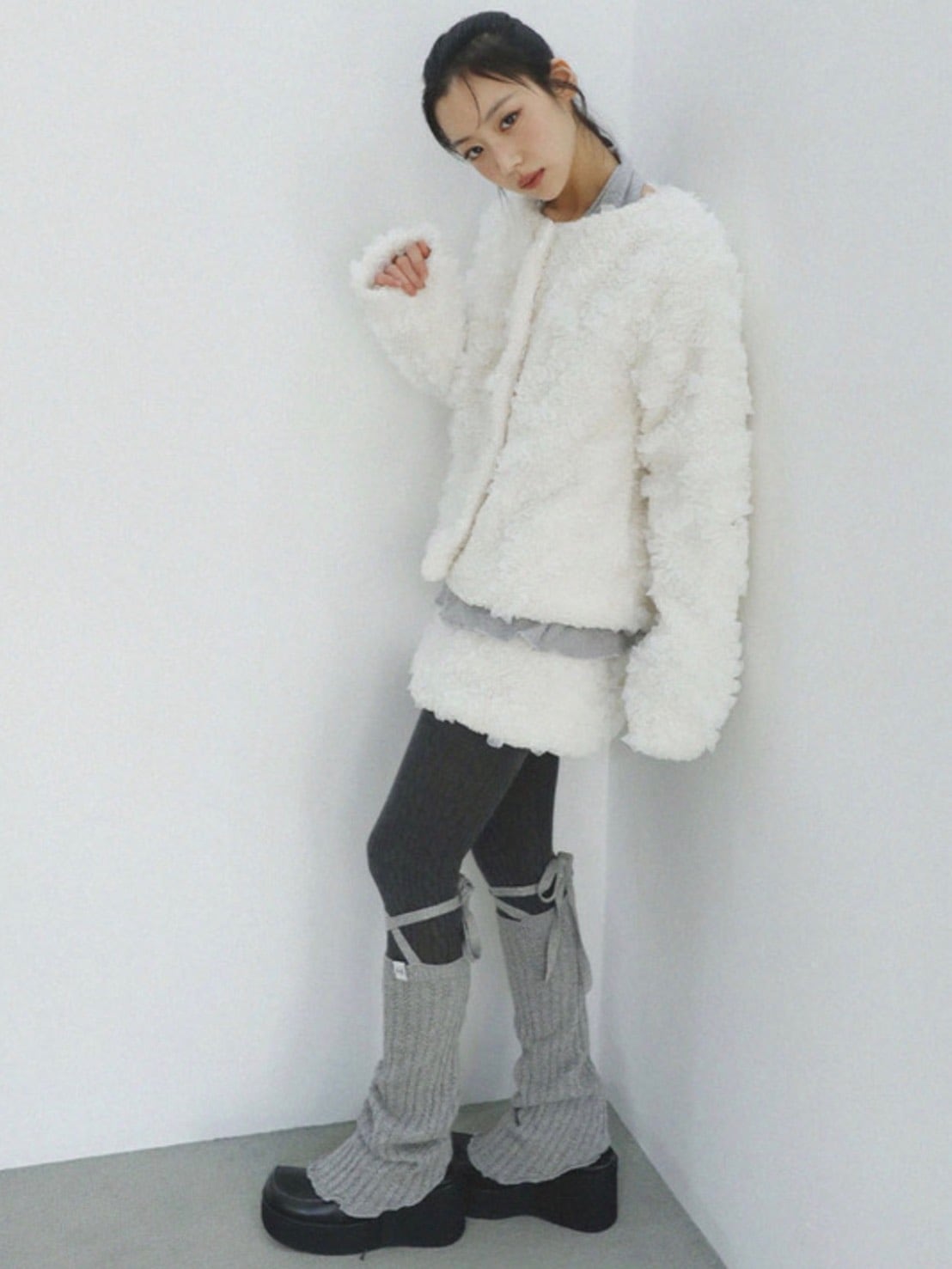 12/21 20:00 発売【Uglyshadow】RUFFLED FUR MINI SKIRT