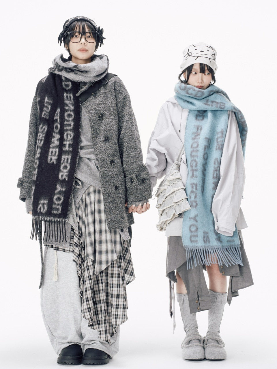 国際配送【Nerd out XU】lettering shaggy muffler (2color)