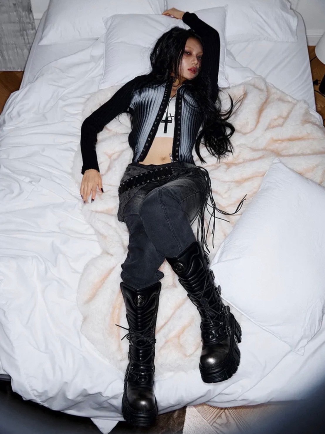 【NOT KNOWING】Cross Spray Damaged Knit Zip Up