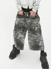 【E RIN AI E】DISTRESSED CAMO CARGO BERMUDA PANTS