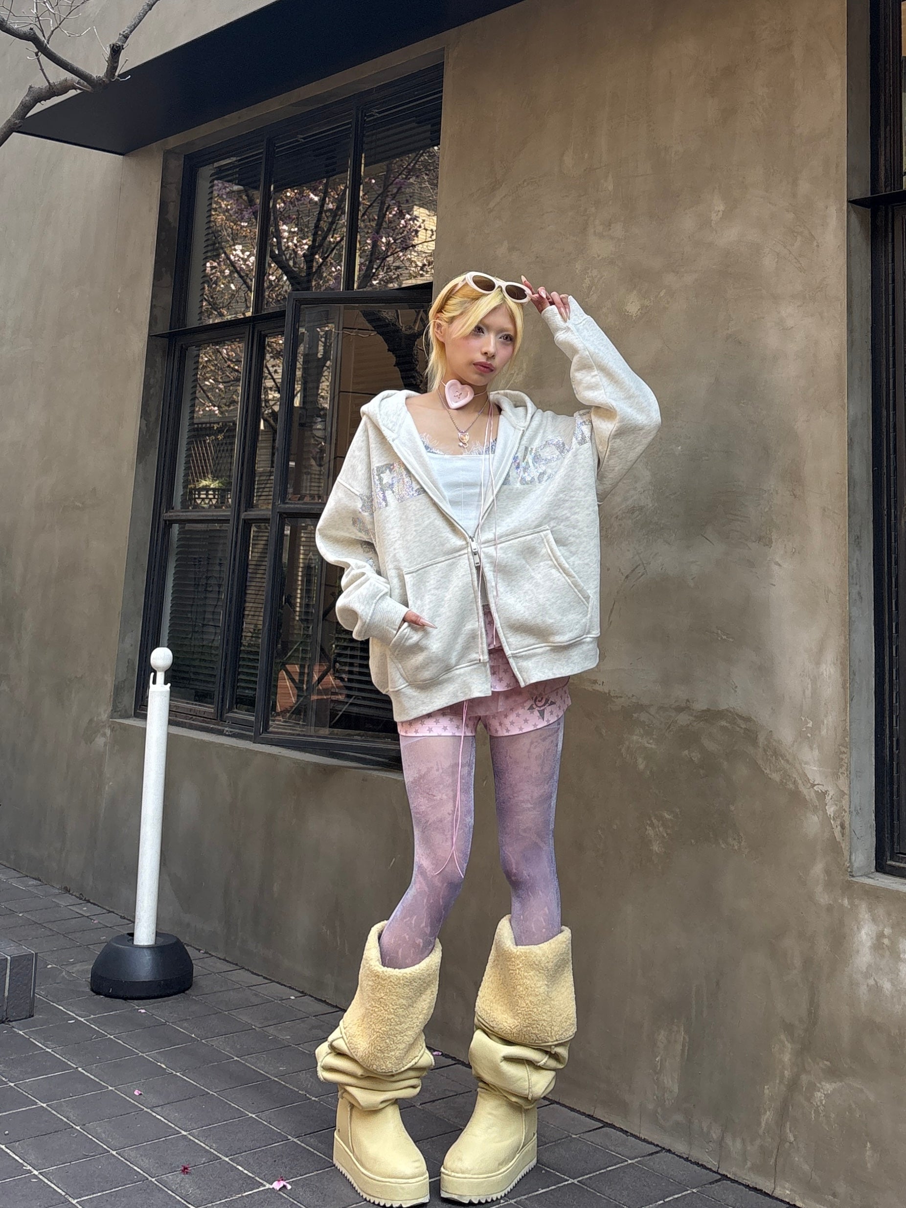 国際配送【Never mind the XU】sheer glitter print tights