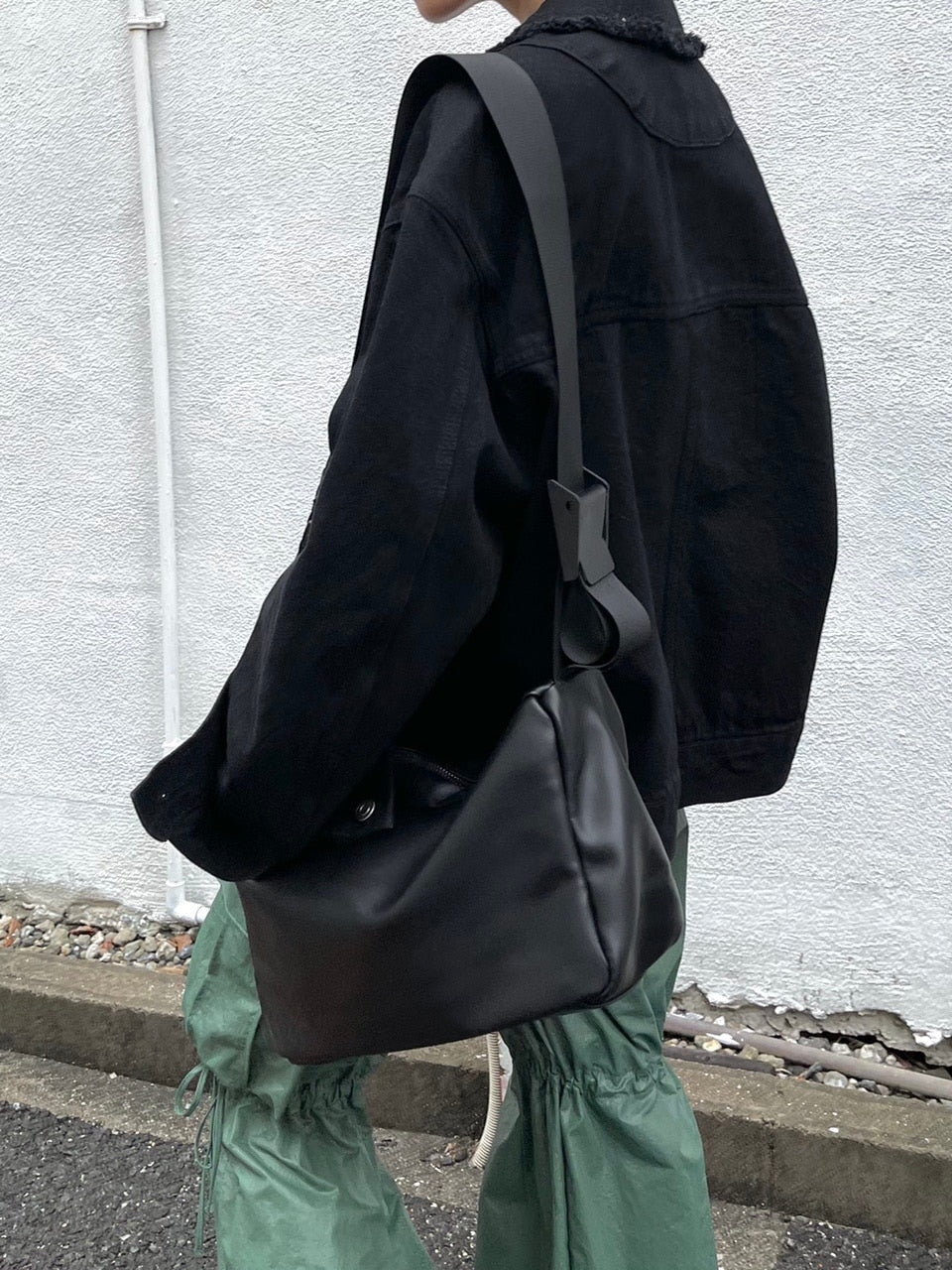 受注制【Chikashitsu +】leather shoulder bag (2color)