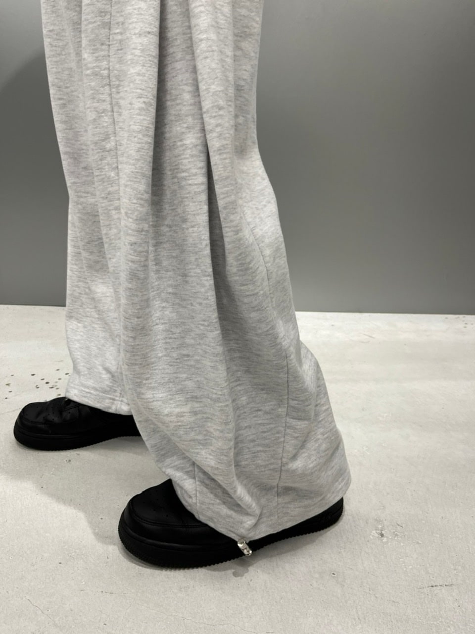 【Chikashitsu +】side button balloon sweat pants (3color)