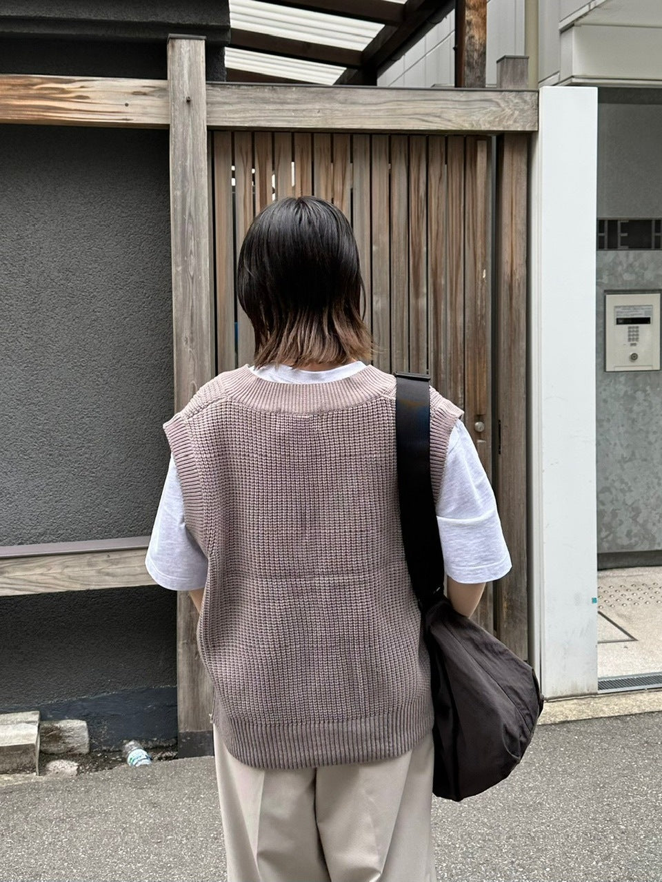 大阪店WEB限定受注制【Chikashitsu +】cropped box vest (2color)