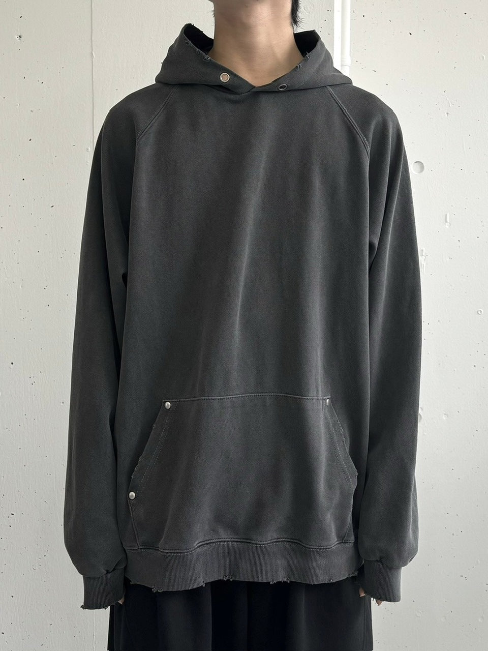 受注制【Never mind the XU】rivet pigment hoodie (2color)