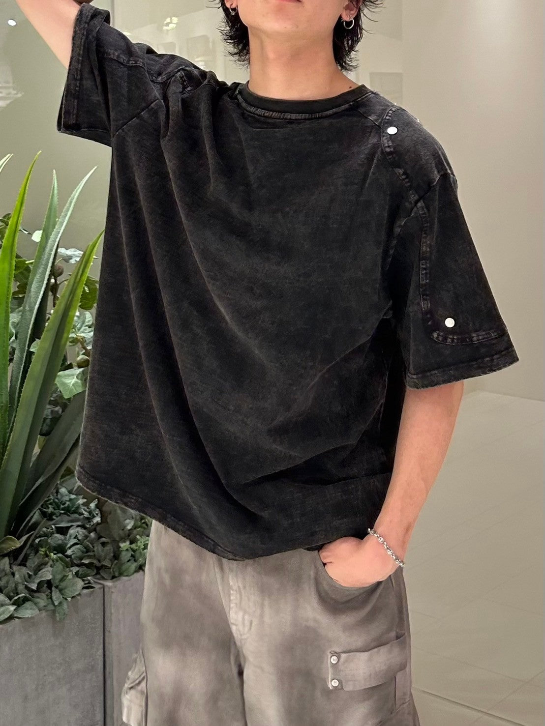 【Chikashitsu +】oversized pigment rivet t-shirt (2color)