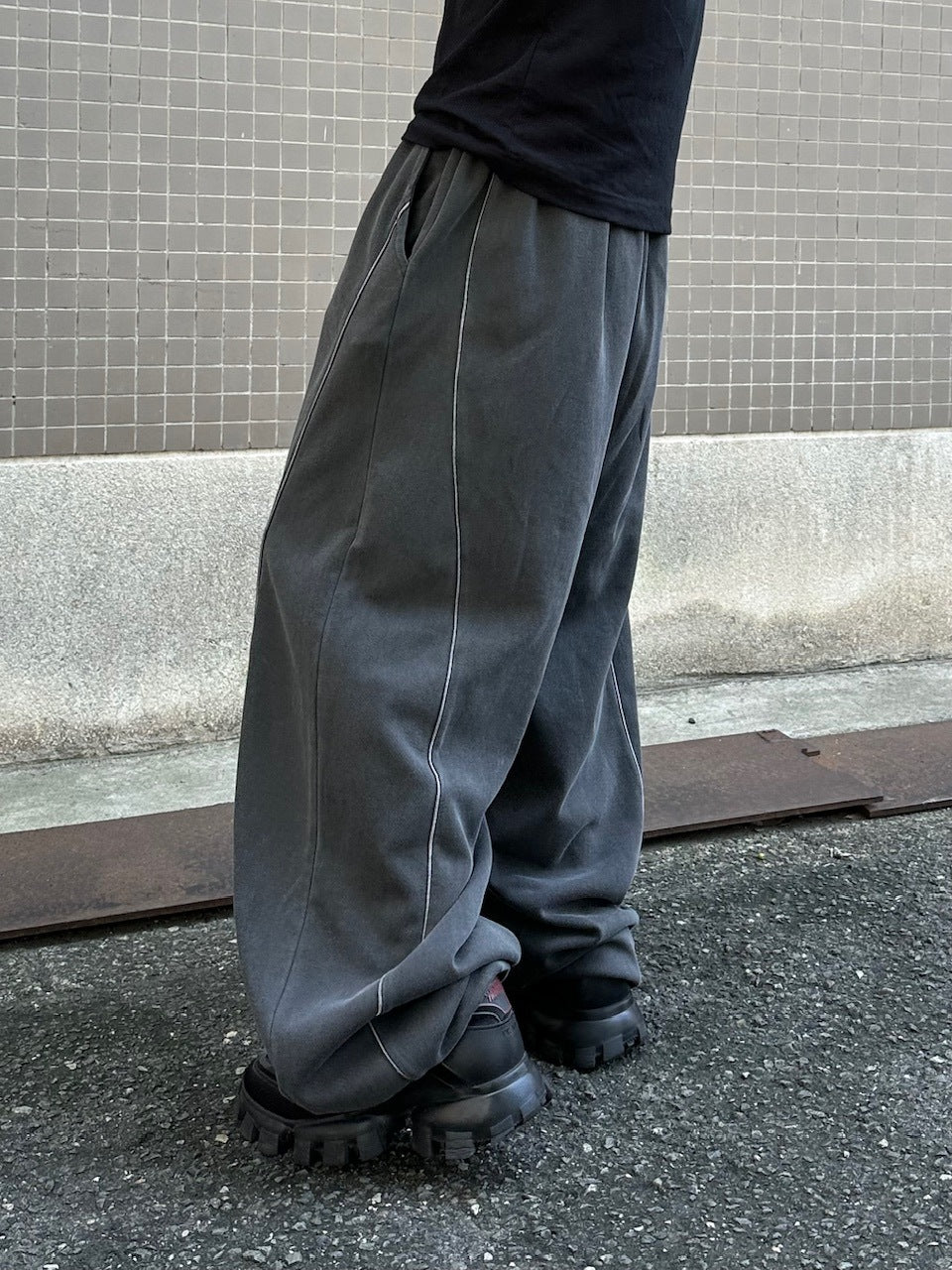 大阪店WEB限定受注制【Chikashitsu +】pigment piping wide sweat pants (2color)