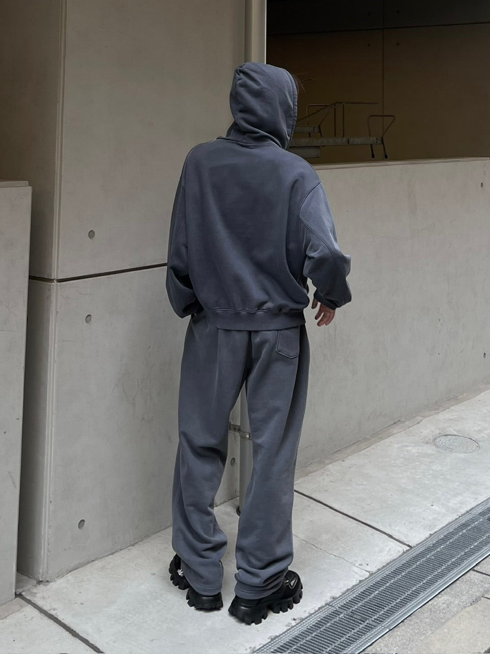 受注制【Chikashitsu +】unisex semi cropped pigment wash hoodie (4color)