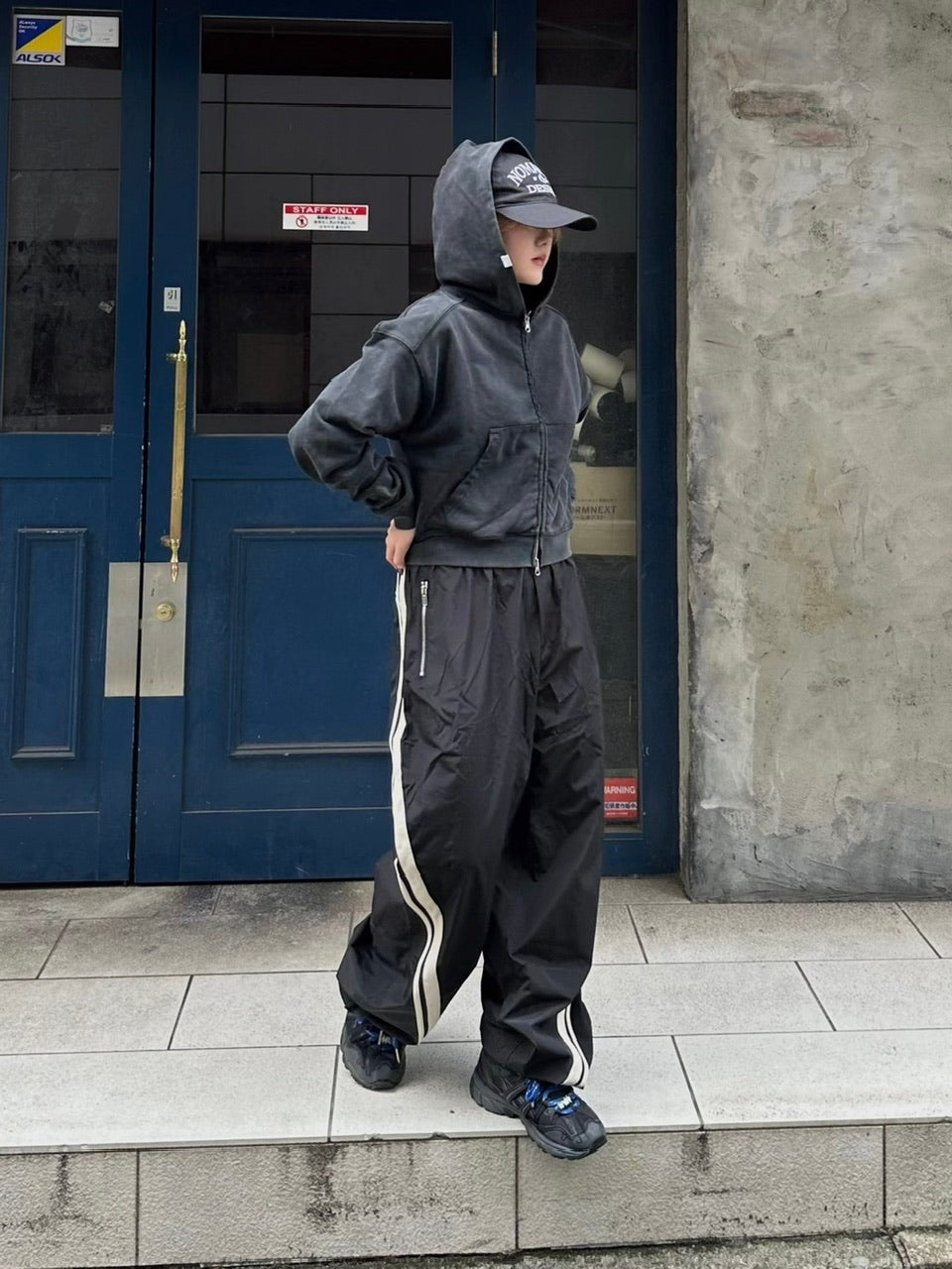 Chikashitsu +】set up side line track pants (2color