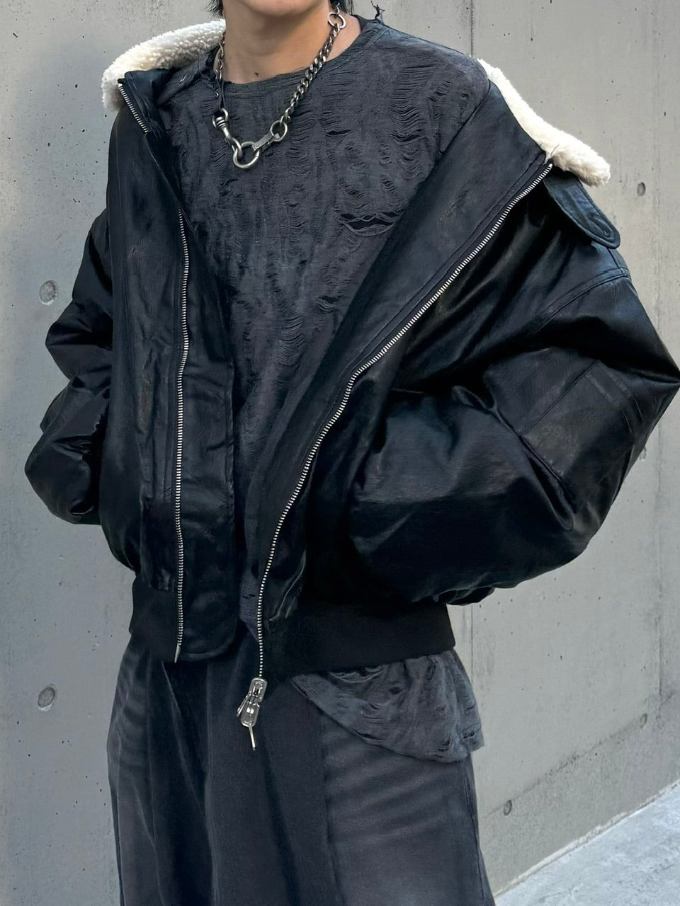 受注制【Chikashitsu +】shoulder button grunge knit (2color)