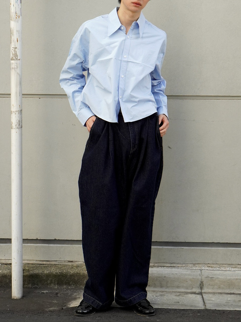 東京店WEB限定受注制【Chikashitsu +】Loose fit cropped shirt (2color)