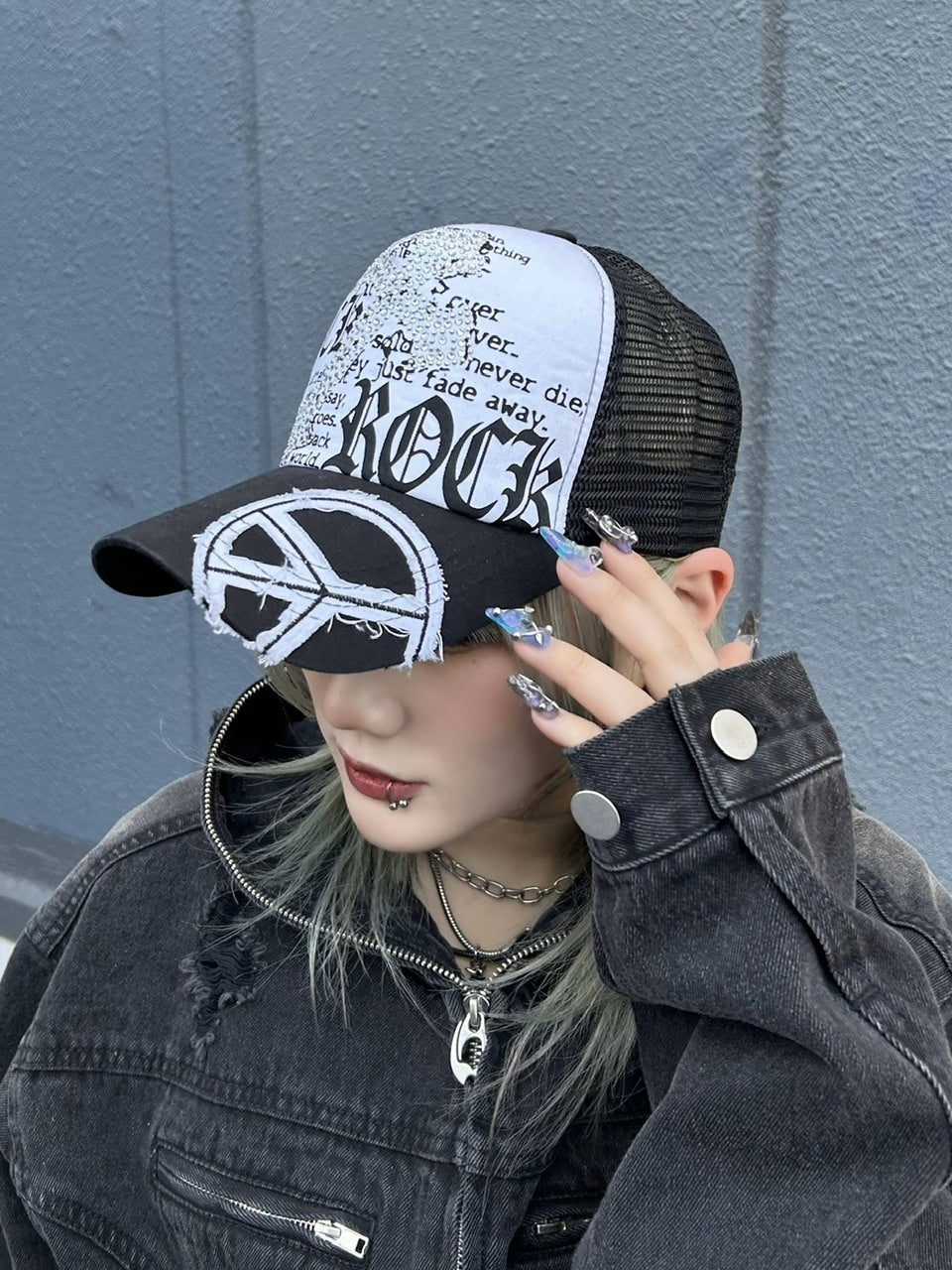 受注制【Never mind the XU】rhinestone cross cap (2color