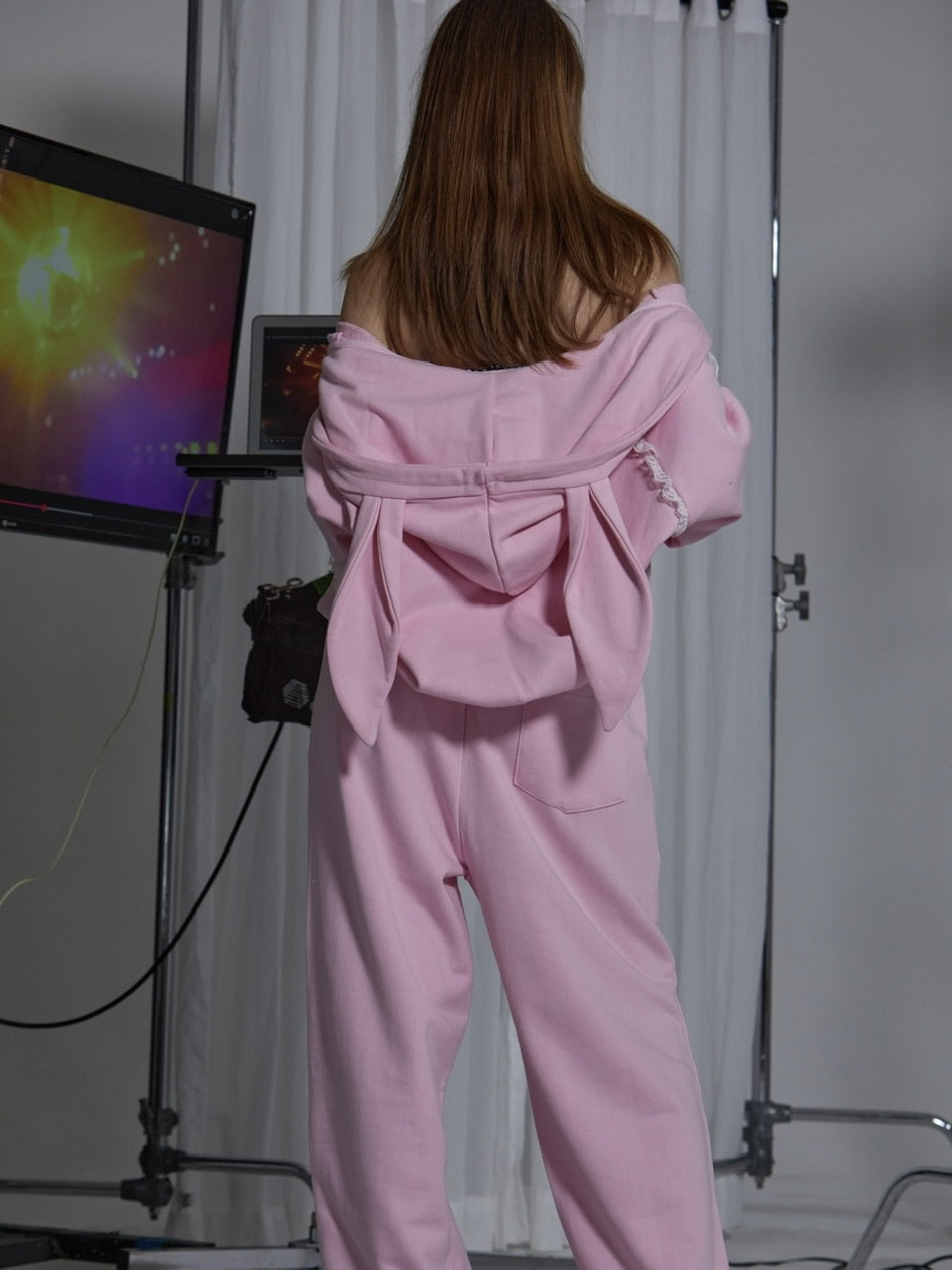 【GATELESS】RABBIT FRILL ZIP-UP HOODIE