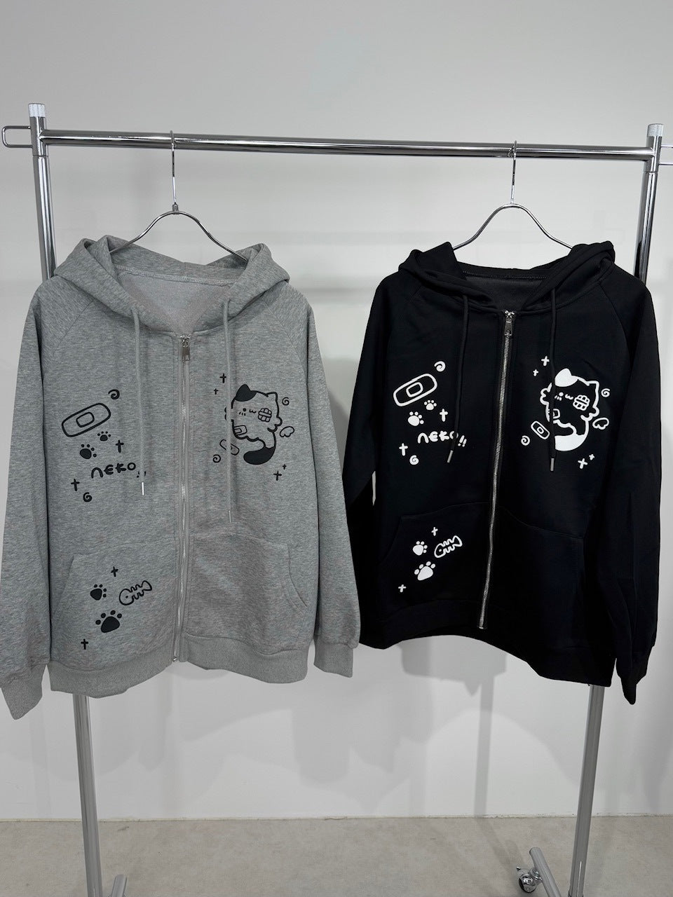 国際配送【Nerd out XU】neko!! Zip hoodie (2color) / 【ナードアウトエックスユー】キャットプリント猫耳ジップフーディ