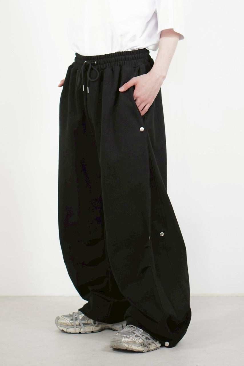 受注制【Chikashitsu +】side snap button sweat pants (2color)