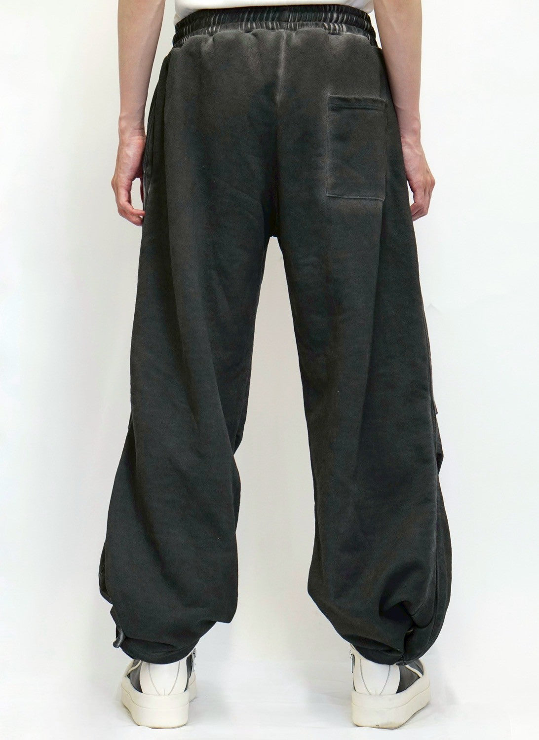 【DIG YOUR OWN GRAVE】Spray coating sweat pants