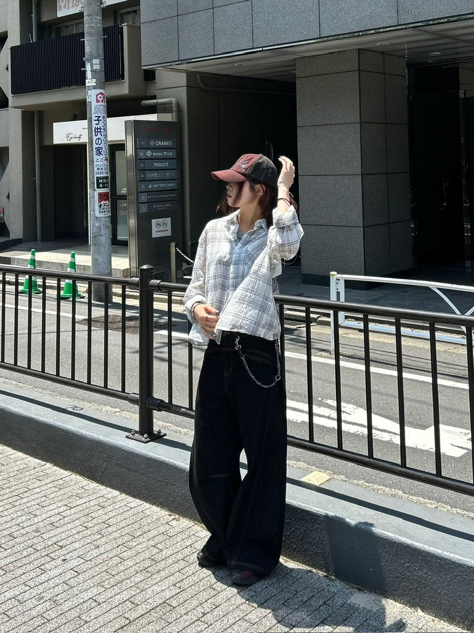 受注制【Chikashitsu +】lilting stitch curve denim pants – PRESSING