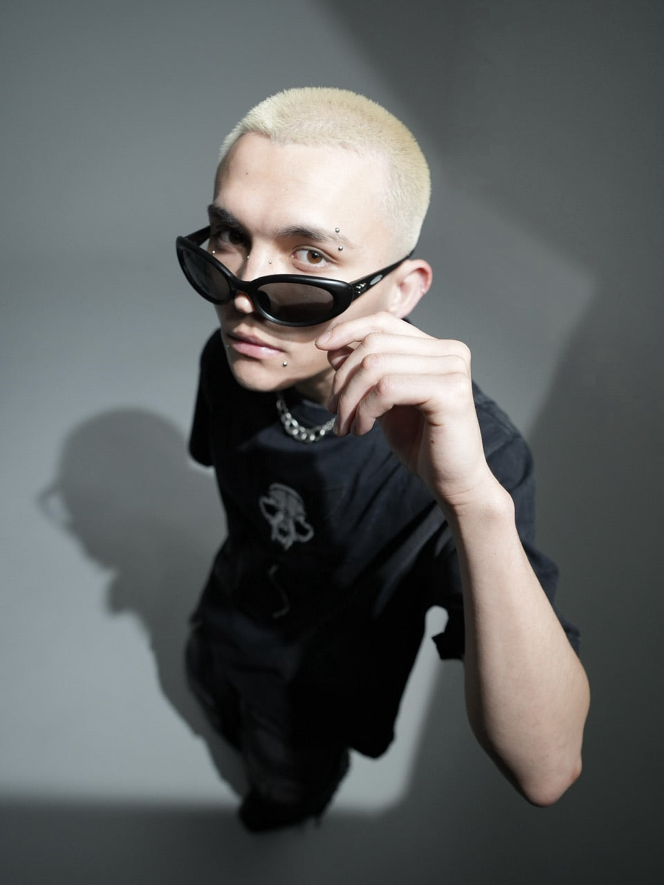 【CHIKASHITSU PLUS HIGH】Destroy skull cat T-shirt (black)