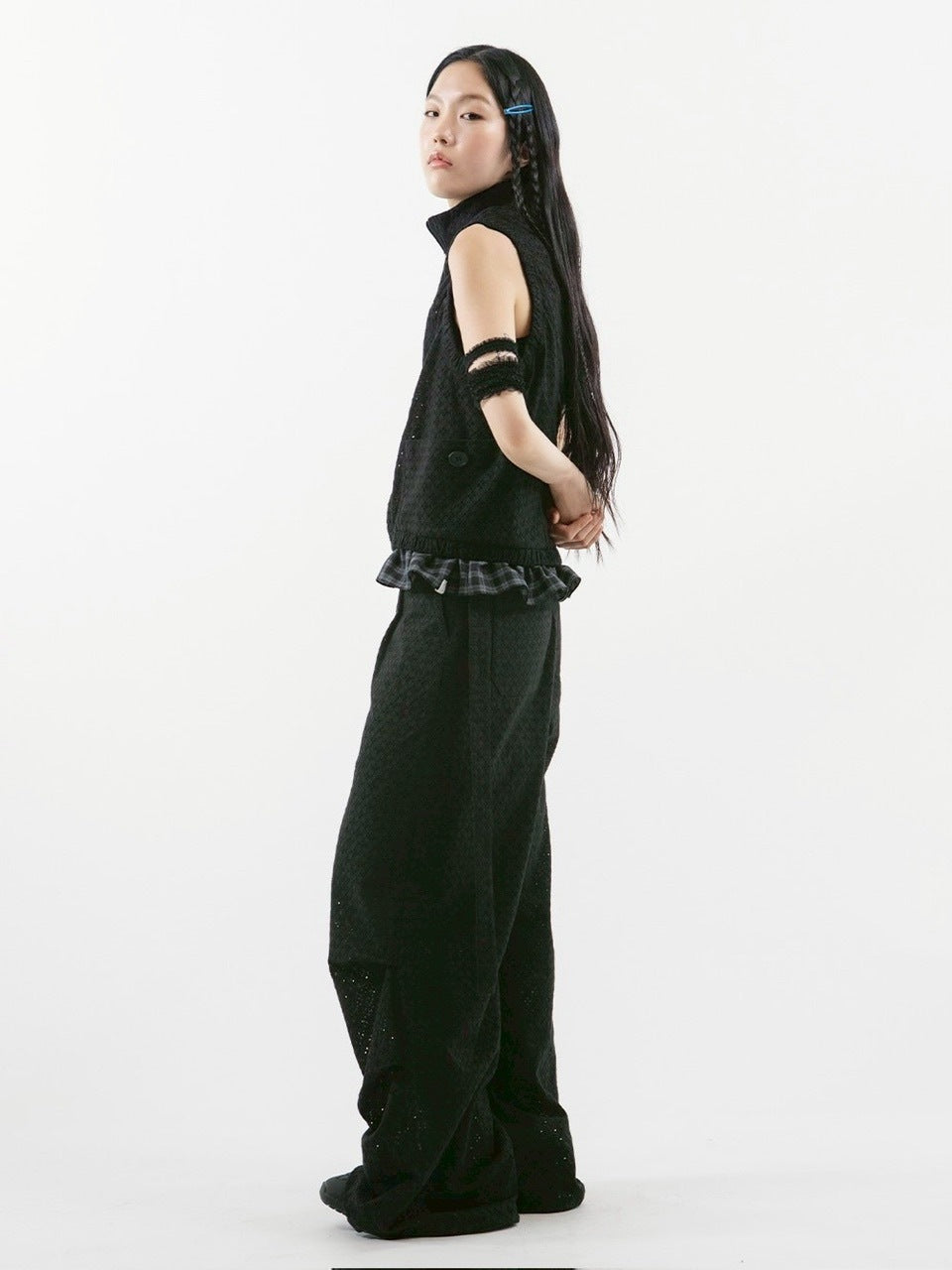 【TUOMIO】EYELET FRILL VEST / 【トゥオミオ】アイレットフリルベスト