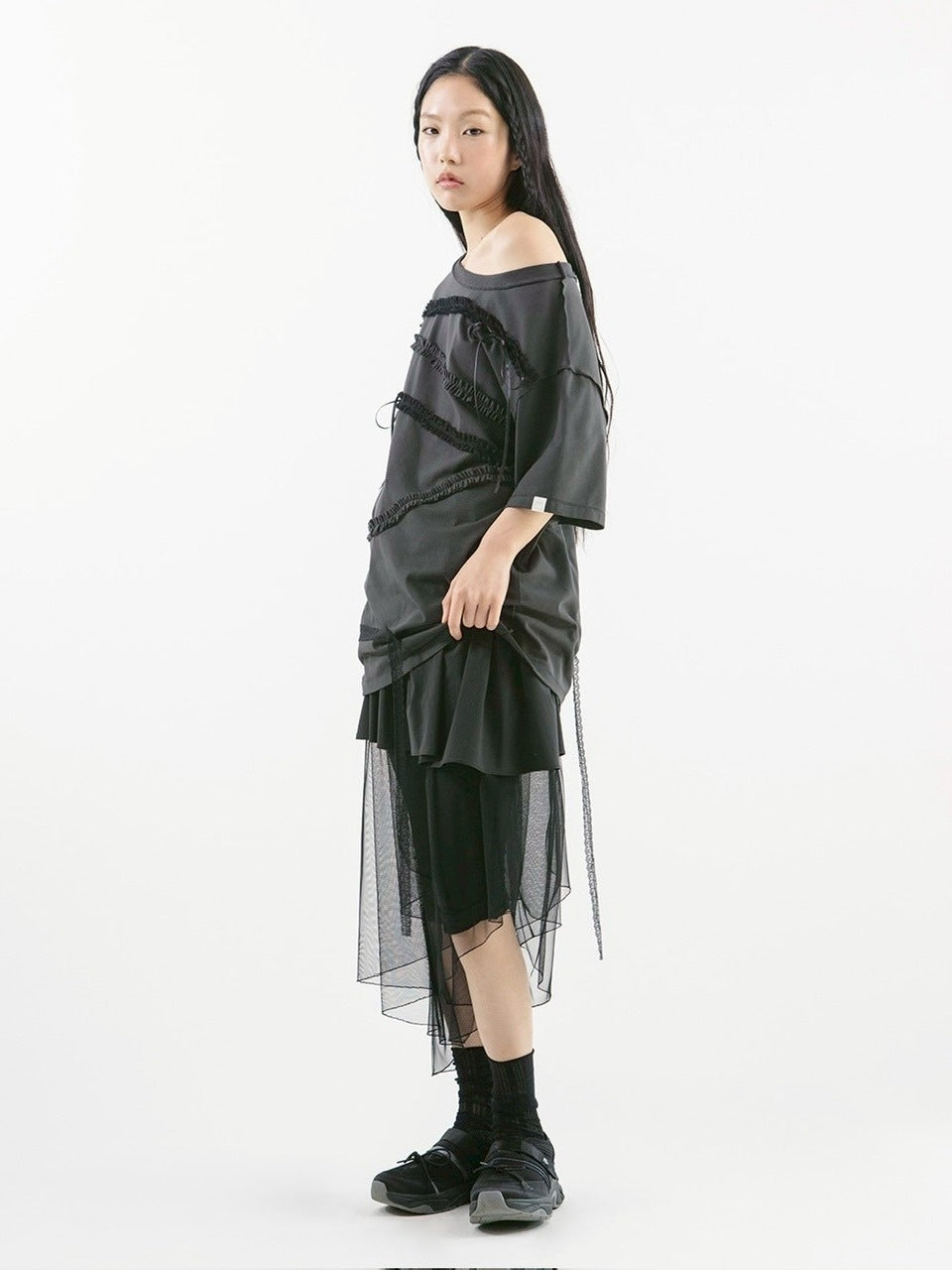 【TUOMIO】LACE STRAP OVERSIZED T-SHIRT / 【トゥオミオ】レースストラップオーバーサイズ半袖Tシャツ