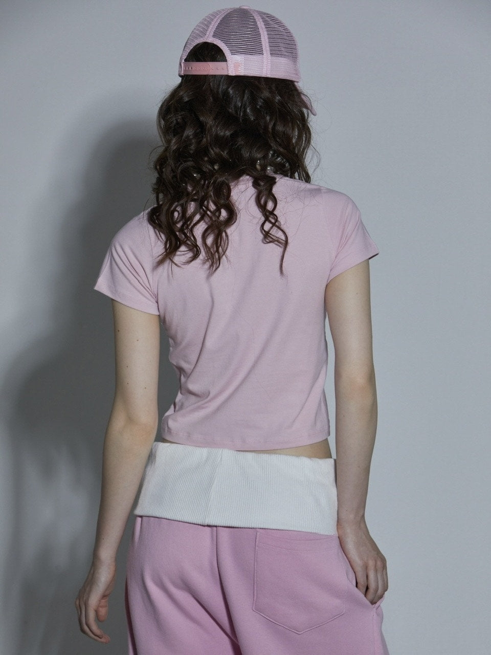 【GATELESS】RIBBON PRINT LOGO CROPPED T-SHIRT / 【ゲートレス】リボンプリントロゴクロップド半袖Tシャツ