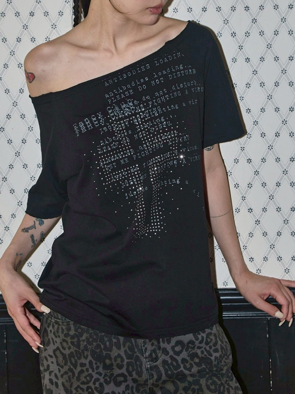 【FANCY CLUB】DIVINE CROSS ONE-SHOULDER TEE / 【ファンシークラブ】クロスワンショルダー半袖Tシャツ