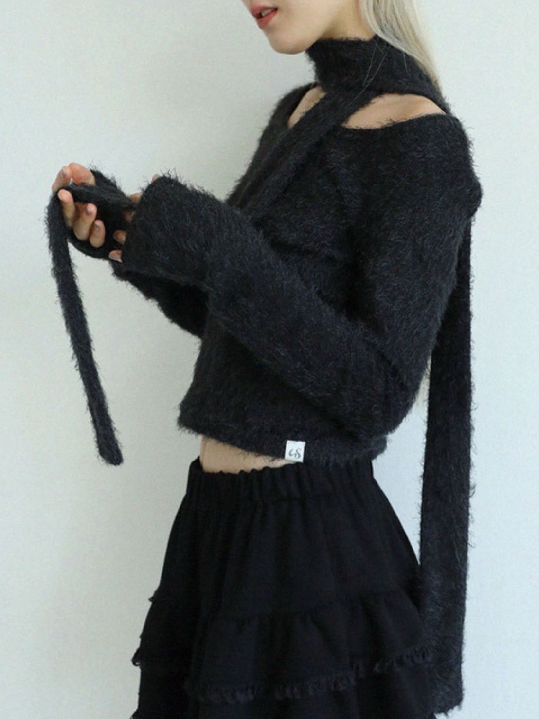 12/21 20:00 再販【Uglyshadow】SCARF ROUND T-SHIRT