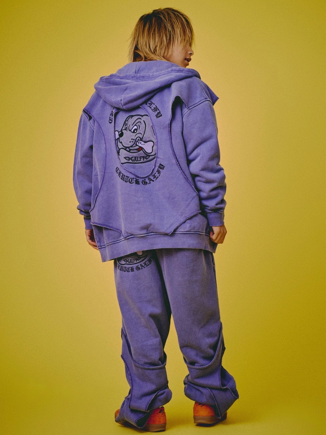 【GALFY】穴の向こうにわんちゃんスウェット