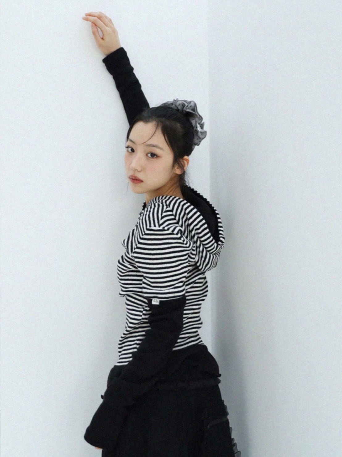 12/21 20:00 発売【Uglyshadow】STRIPE SHIRRING LAYERED HOODIE