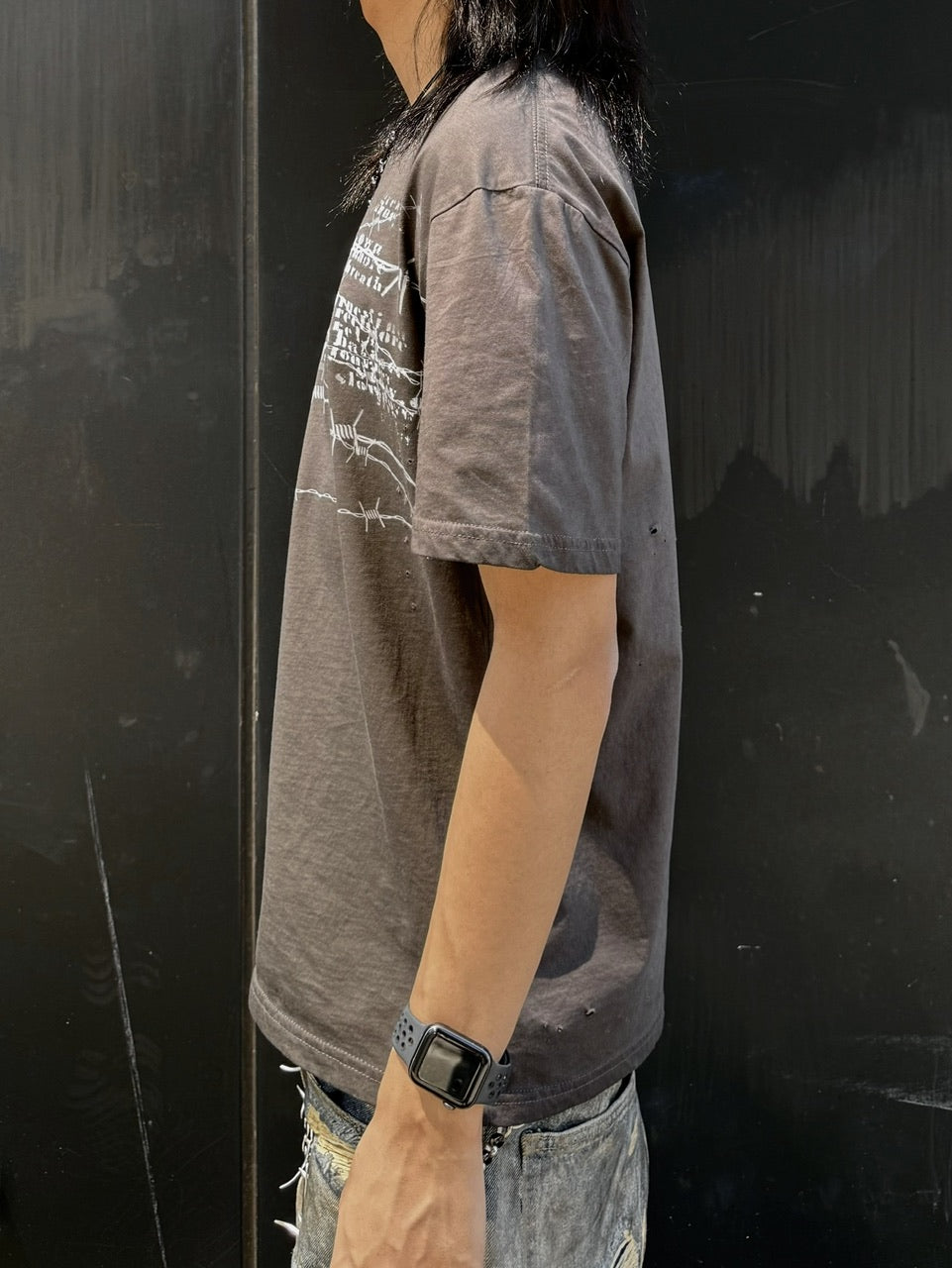 国際配送【Never mind the XU】barbed wire destroyed T-shirts