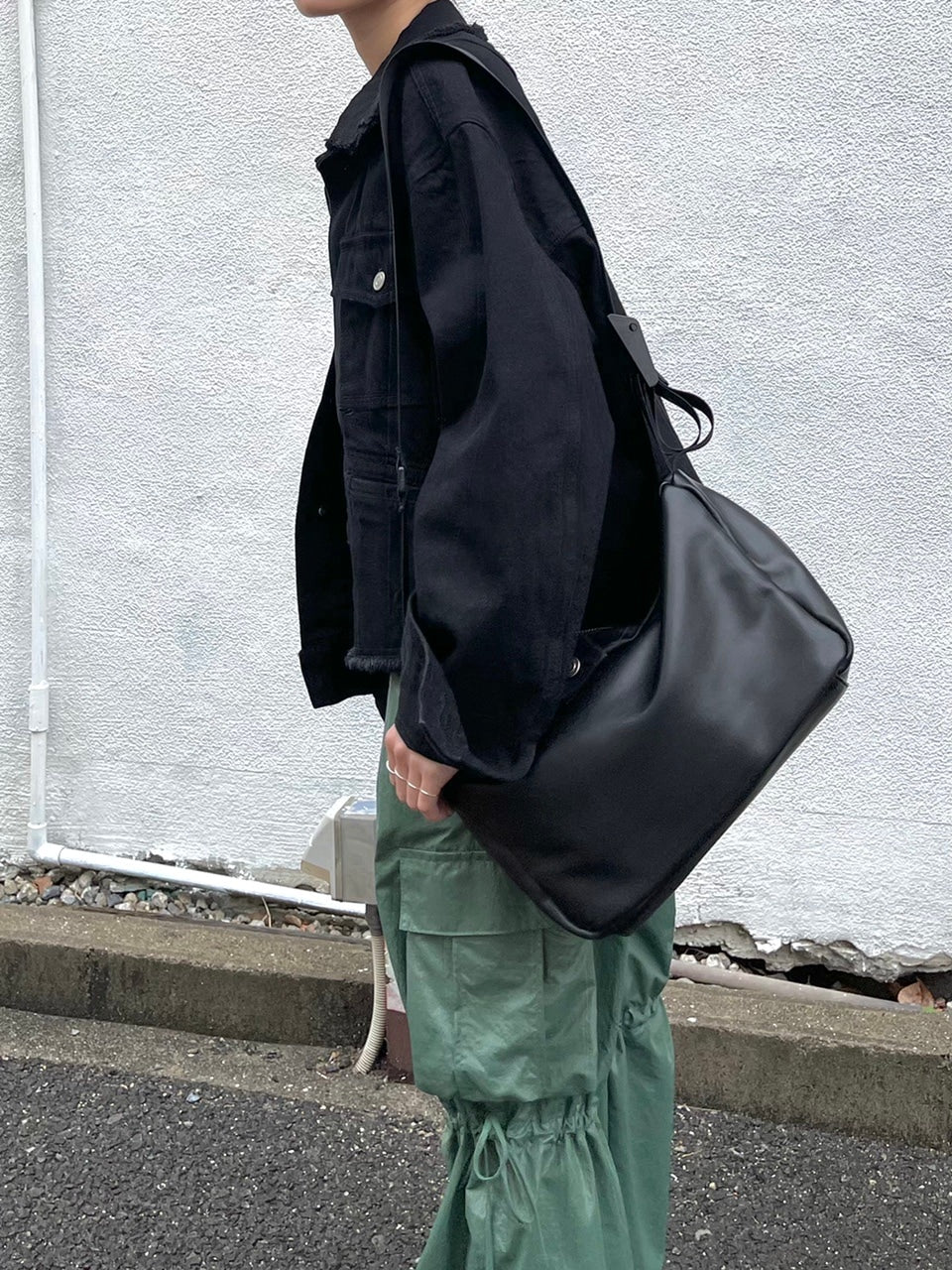 受注制【Chikashitsu +】leather shoulder bag (2color)
