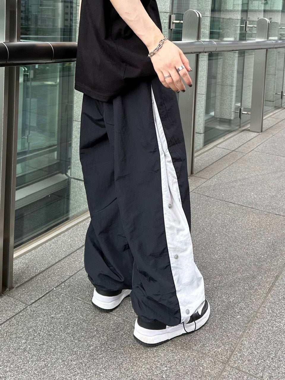 大阪店WEB限定受注制【Chikashitsu +】snap nylon ballon pants (2color)