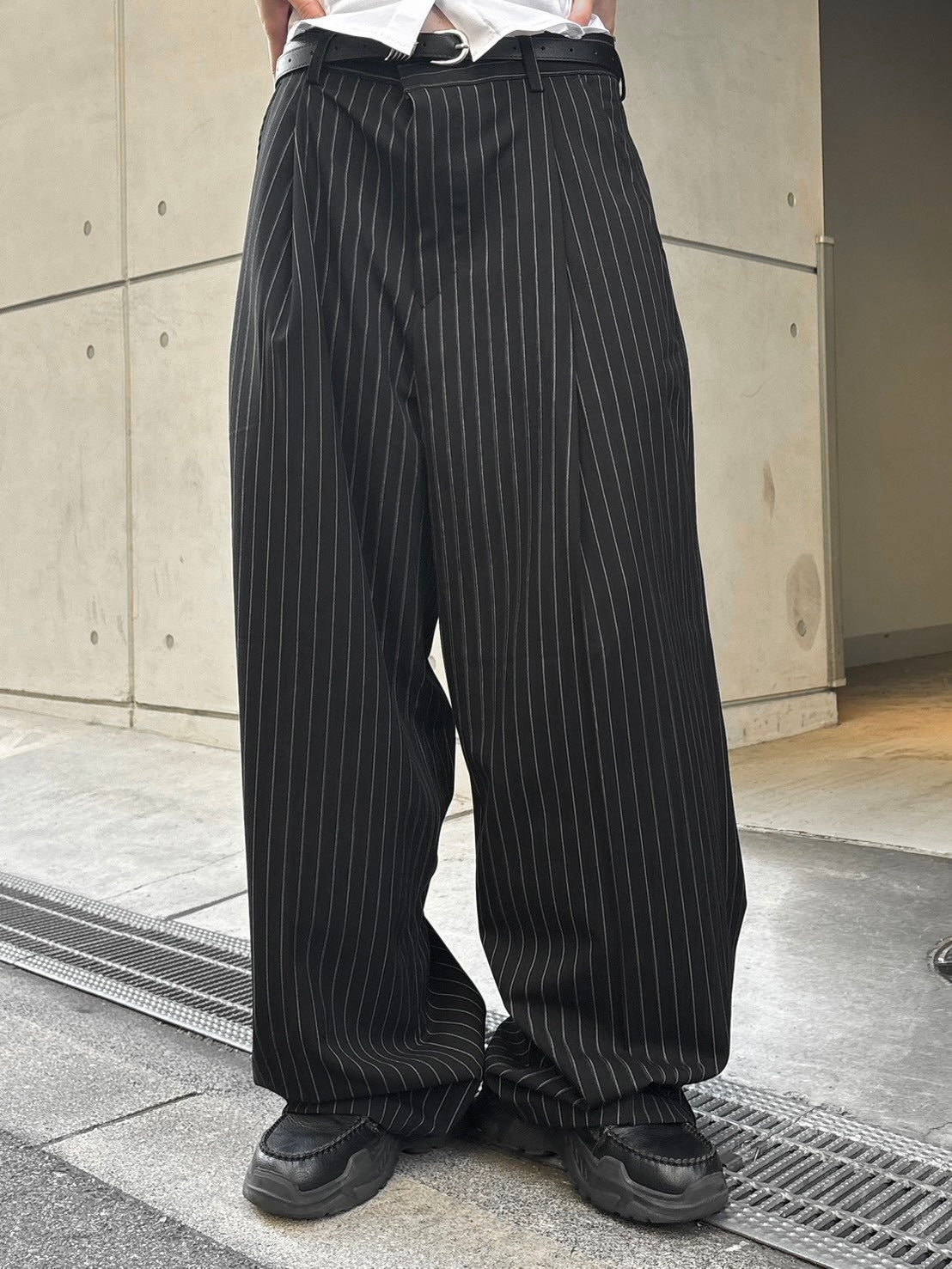 受注制【Chikashitsu +】stripe tuck slacks / 【チカシツプラス】ストライプボーダータックスラックス