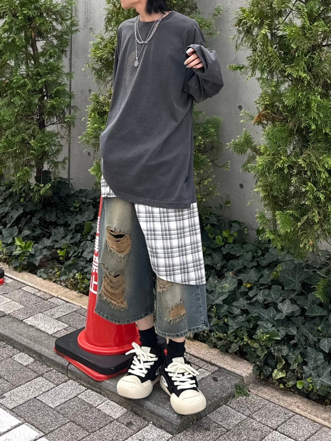 【Chikashitsu +】oversized shadow print damage long sleeve (2color) / 【チカシツプラス】オーバーサイズシャドウプリントダメージ長袖Tシャツ